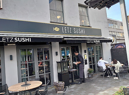 Letz Sushi Udenfor