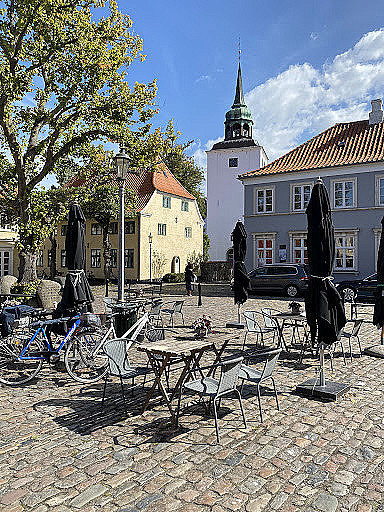 Den Lille Cafe Udenfor