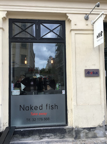 Naked Fish Udenfor