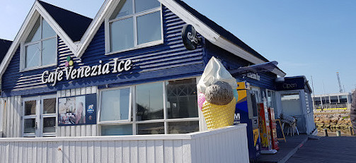 Cafe Venezia Ice Udenfor