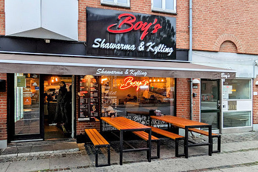 Boy's Shawarma Kylling Udenfor