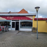 Dinos Pizzaria Udenfor