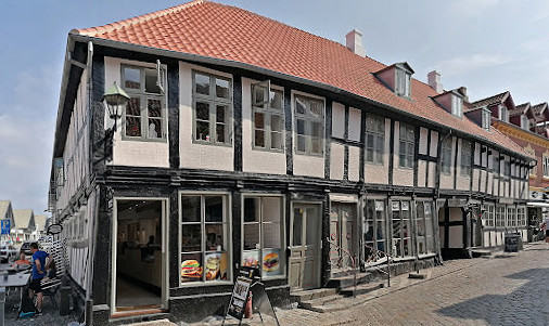 Jernbanegrillen Udenfor