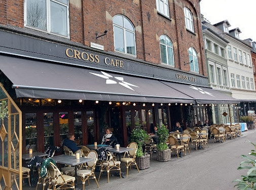 Cross Cafe Udenfor