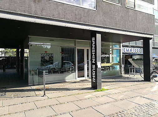 Sanshin Sushi Udenfor