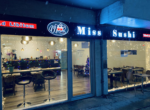 Sushi & Nudler Udenfor