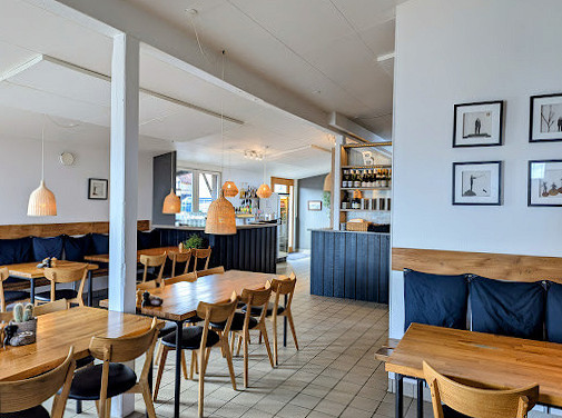 B's Fiskevaerksted Inde