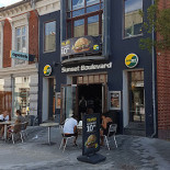 Sunset Boulevard Udenfor