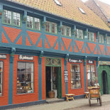 Quedens Gaard Cafe And Boutique Udenfor