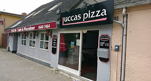 Luccas Pizzaria Udenfor