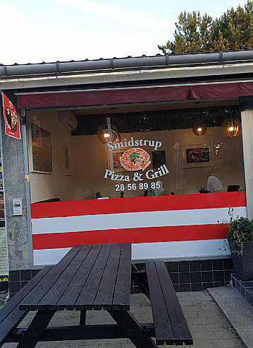 Smidstrup Pizza Og Cafe Udenfor