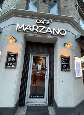 Cafe Marzano Udenfor