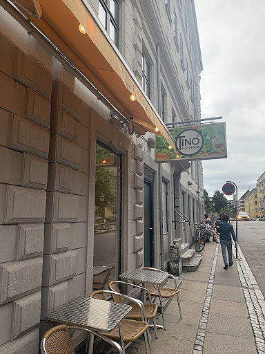 Tinos Pizzeria Udenfor