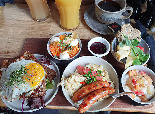 Cafe Helmuth Mad