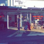 Deluxe Pizza Grill Udenfor