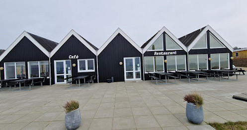 Gyldendal Havn Cafe Og Udenfor