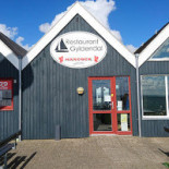 Gyldendal Havn Cafe Og Udenfor