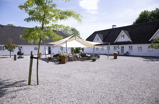Gl. Brydegaard Udenfor