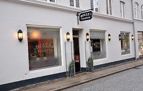 Holles Vinstue Udenfor