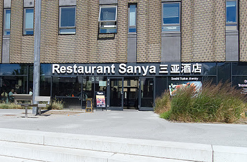 Sanya Udenfor