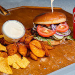 Reys Pizzeria Og Burger House Mad