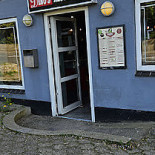 Dino's Udenfor