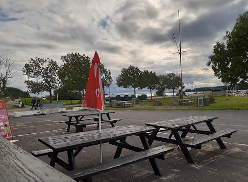Marina Grill Cafe Udenfor