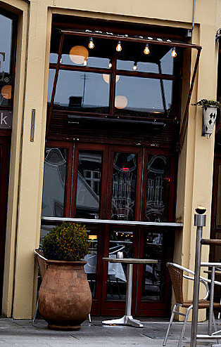 Cafe Morville Udenfor