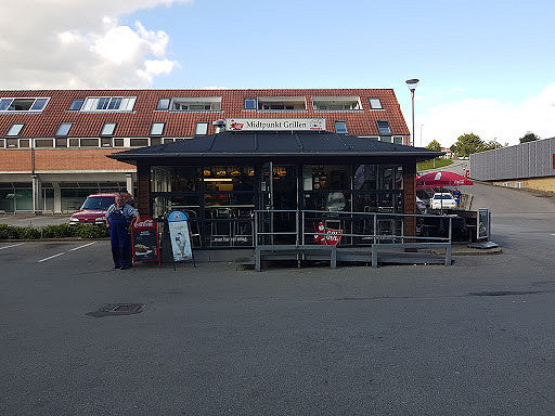 Midtpunktgrillen Udenfor
