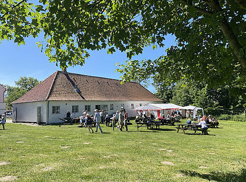 Edderfuglen Udenfor