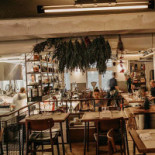 Cafe Jorden Rundt Inde