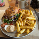 Cafe Gustav Mad