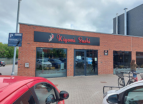 Kiyomi Sushi Udenfor
