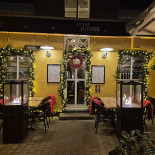 Rib House Udenfor