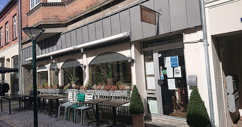 Papas Pizzeria Udenfor