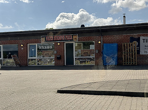 Vejen Stenovn S Pizza Udenfor