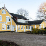 Den Gyldne Loeve Udenfor