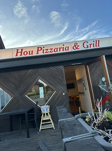 Hou Pizza Udenfor