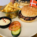 Cafe 1104 Burgers Shakes Mad