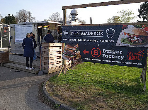 Byens Gadekok Udenfor