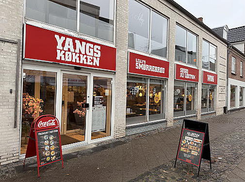 Lilly's Smorrebrod Og Familie Udenfor
