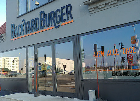 Backyardburger Udenfor