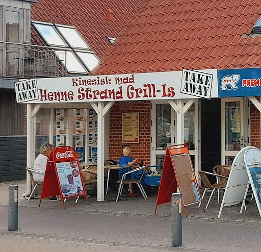 Henne Strand Grill Is Udenfor