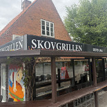 Skovgrillen Udenfor