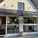 Raw N' Rice Udenfor