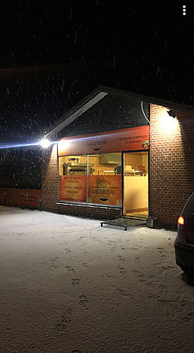 Laurbjerg Pizza Og Grill Udenfor