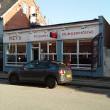 Reys Pizzeria Og Burger House Udenfor