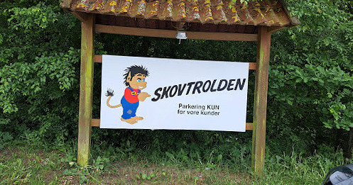 Skovtrolden Udenfor