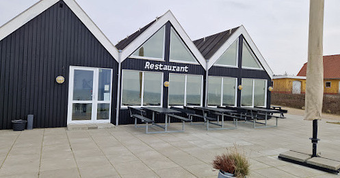 Gyldendal Havn Cafe Og Udenfor