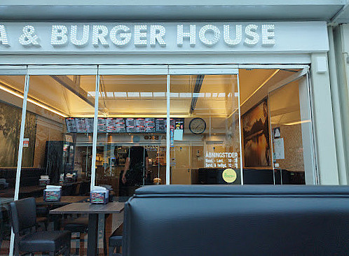 Pizza Burger House Udenfor